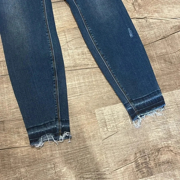 SPANX - MEDIUM WASH DENIM LEGGING - Distressed - Size Small - Gently Used!! - Picture 4 of 9